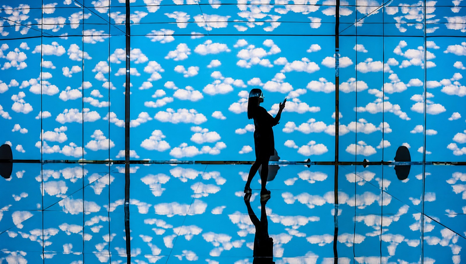 Inside Magritte, immersive exhibition in Fabbrica del Vapore