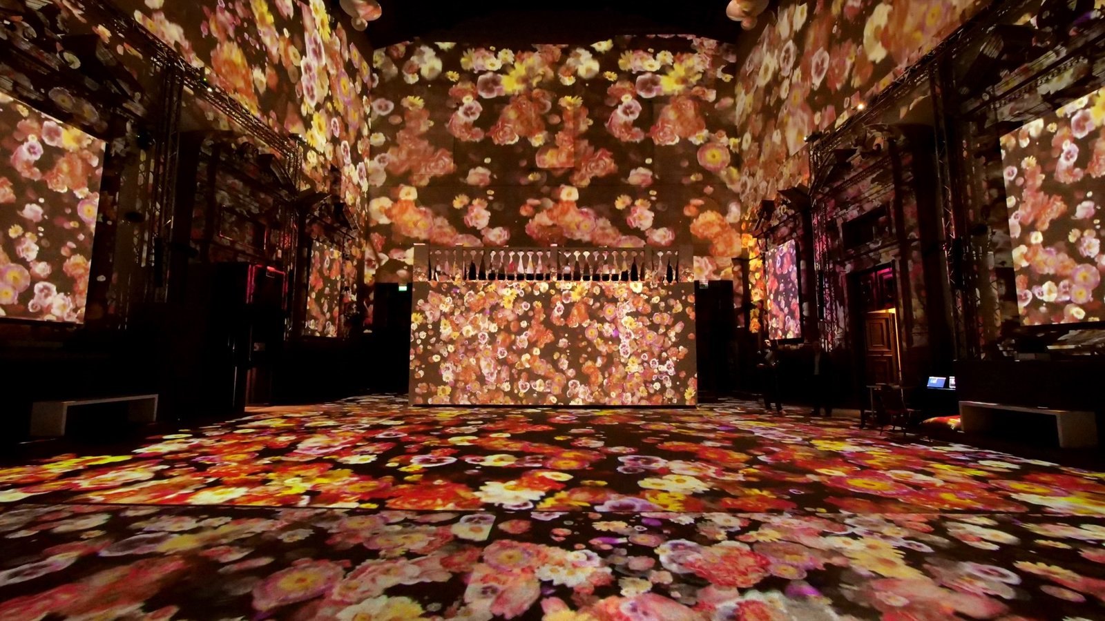 Inside Magritte, immersive exhibition in Cattedrale dell'Immagine