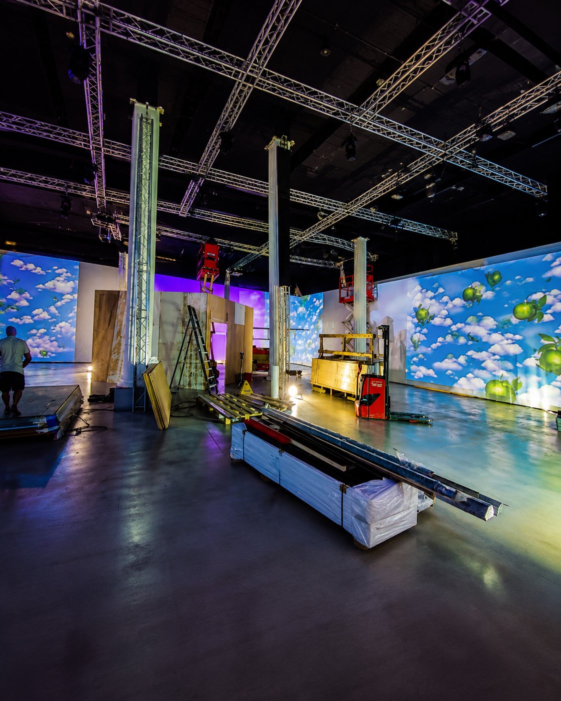 Inside Magritte, immersive exhibition in La Boverie Museum